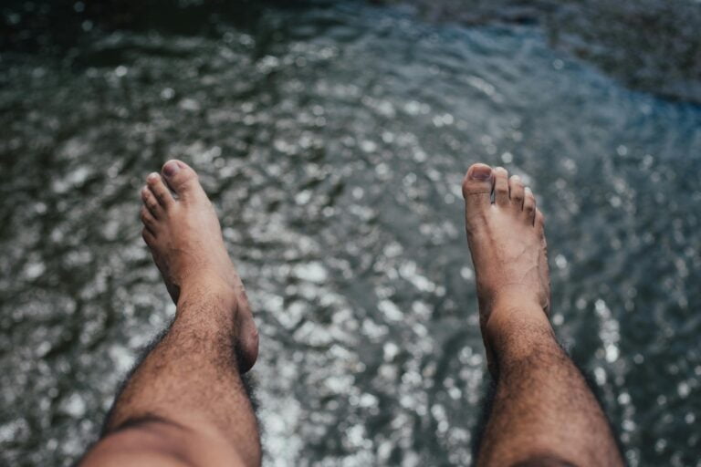 Do-Girls-Like-Hairy-Legs