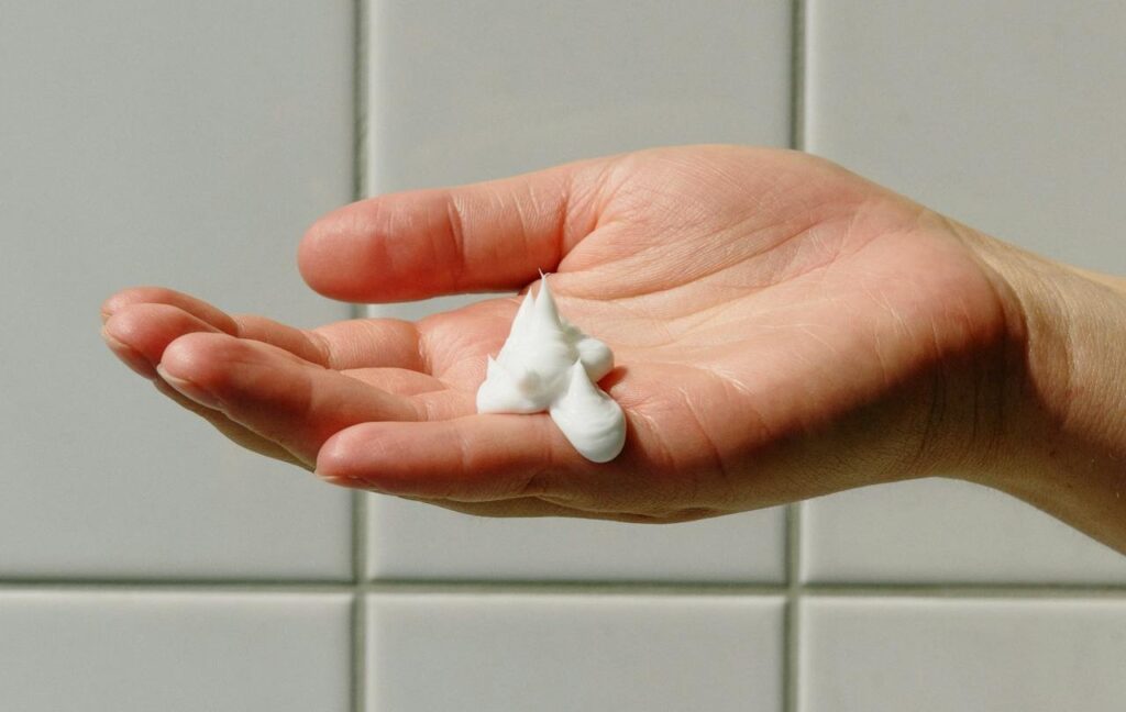 Create-A-Thick-Layer-Of-Foam-With-The-Help-Of-Your-Shaving-Gel